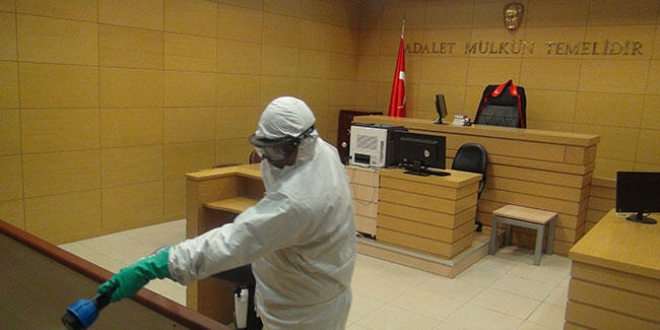 �stanbul Adalet Saray� da dezenfekte edildi