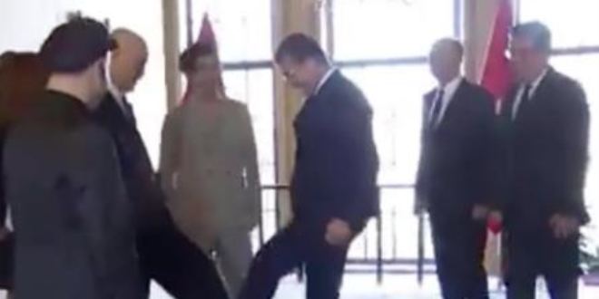 �mamo�lu'ndan �nl� y�ld�za ilgin� kar��lama!