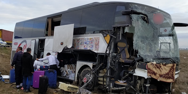 Aksaray'da yolcu otobs tra arpt: 44 yaral