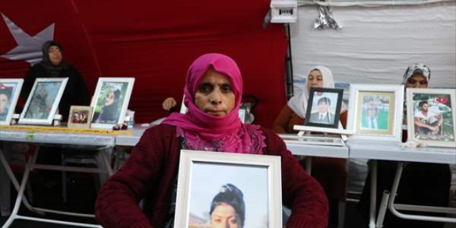 Diyarbakır annelerinin oturma eylemine bir aile daha katıldı