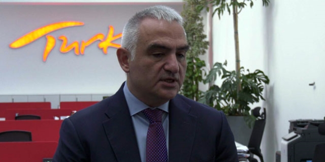 Bakan Ersoy'dan �zel tiyatrolarla ilgili a��klama