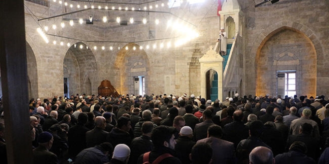 KKTC'de cuma namazı ikinci bir emre kadar kılınmayacak