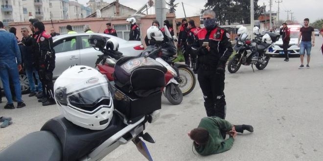 Kimlik kontrol� yapan polislere sald�r�! G�zalt�lar var