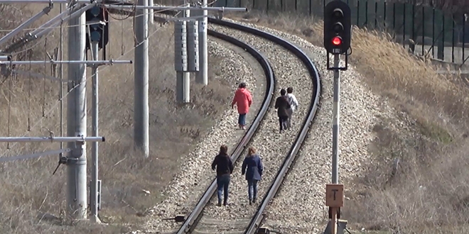 Dou Ekspresi treni raynda tehlikeli oyun