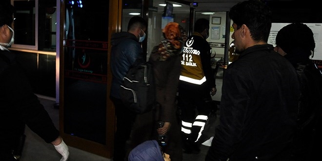 Karantinadan kaçan 3 kişi, polis zoruyla hastaneye getirildi