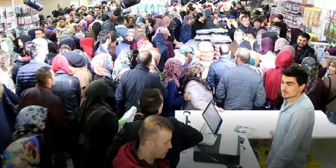 Koronavirüse rağmen izdiham yaşanan mağazanın sahibi konuştu