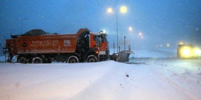 Samsun-Ankara kara yolunda yağış ulaşımı aksatıyor