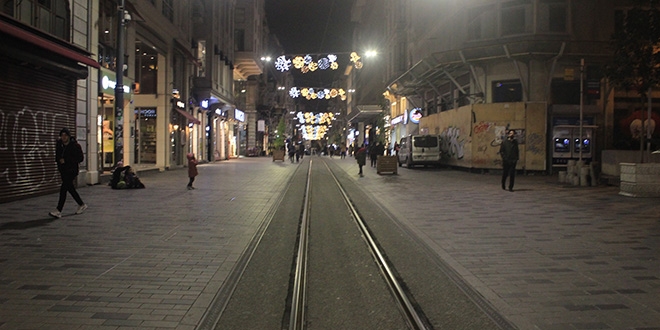 İstiklal Caddesi ve Taksim Meydanı boş kaldı