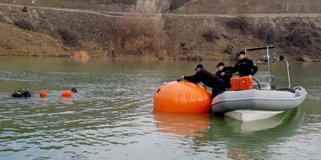 Eitim yapan JAK timi botu devrildi, 1 asker kayp