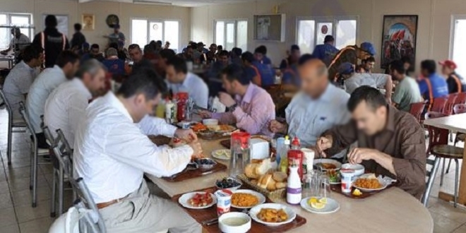 Bir Bakanlık, öğlen yemeğinin topluca yenilmesini yasakladı