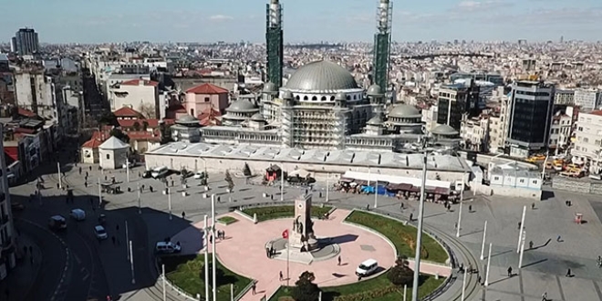 stanbul meydanlarndaki sessizlik havadan grntlendi