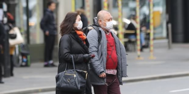 İngiltere'de Kovid-19 nedeniyle ölenlerin sayısı 104'e çıktı