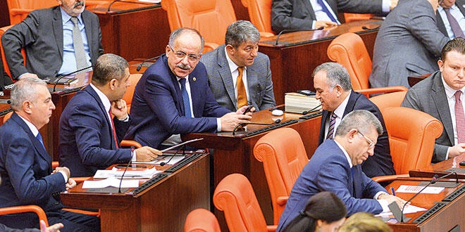 TBMM'de kimi sahra çadırı istedi, kimi 'mutasyon' kehaneti yaptı