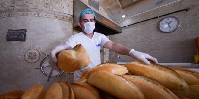 Vir�s nedeniyle soka�a ��kamayan ekmek yiyor! F�r�nlar yeti�emiyor