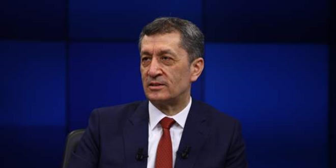 Bakan Selçuk'tan tatilin uzatılması hakkında açıklama