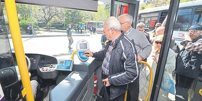 İstanbul'da 60 ve 65 yaş üstü, 'evden çıkmayın' kuralına uymuyor