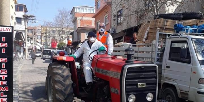 Belediye başkanı, dezenfekte işlemlerine bizzat katıldı