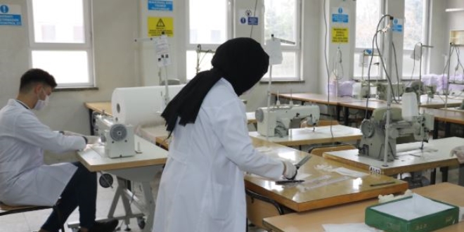 Öğrenciler maske ihtiyacı için harekete geçti