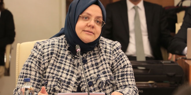 Bakan Selçuk: Yaşlılara maske ve Kolonya dağıtımına başlıyoruz