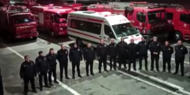 İtfaiyecilerden sağlıkçılara 'alkışlı ve sirenli' destek