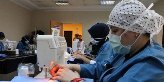 Bolu'da hastane personelinden steril maske üretimi