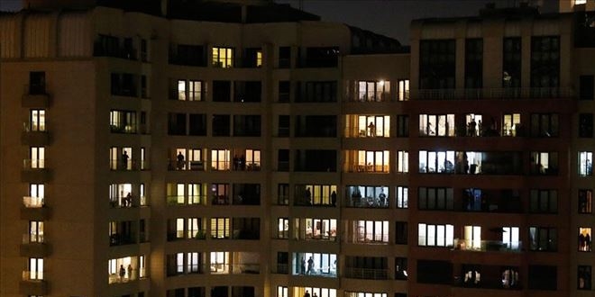 Sağlık çalışanlarına alkışlı destekte üçüncü gün