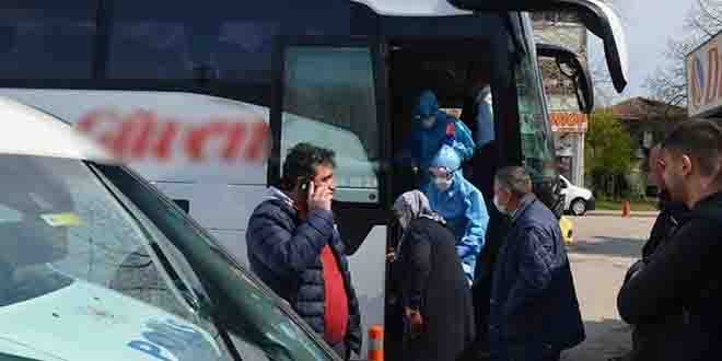 Otob�ste koronavir�s alarm�... Rahats�zlanan ya�l� kad�n hastaneye kald�r�ld�