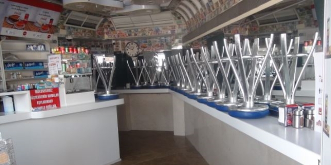 Taksim'de restoran ve lokanta esnaf� kepenk kapatt�