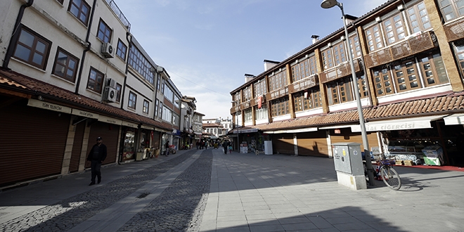 Konyal�lar kurallara uydu, cadde ve sokaklar bo�ald�