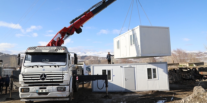 Van'da depremzedeler i�in konteynerler kuruluyor