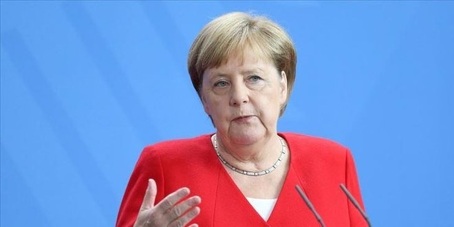 Almanya Babakan Merkel kendisini karantinaya ald