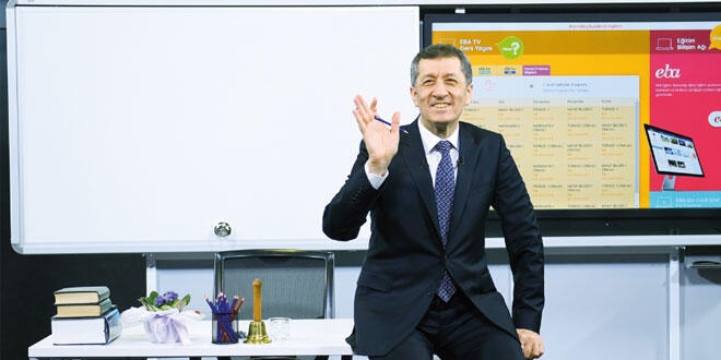 EBA TV canlı yayını başladı, ilk ders Bakan Selçuk'tan