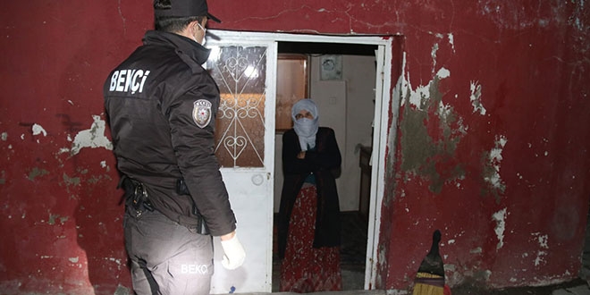 Ağrı'da yaşlı kadının yardımına Gece Kartalları koştu