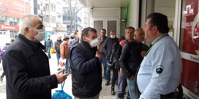 65 yaş yasağına rağmen para çekme inadı
