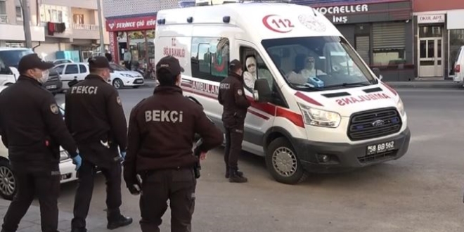 Arkada�lar� ihbar etti, bek�i telefonda ikna etti