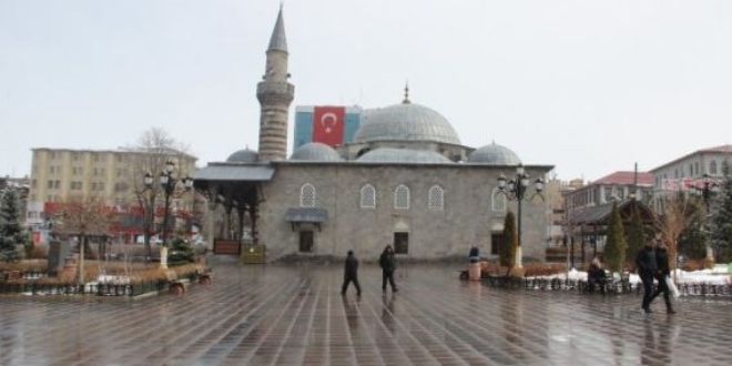 90 bin caminin hoparlöründen dualar edildi