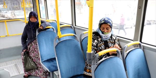 Yolcu otobsleri kapasitelerinin yzde 50'si kadar yolcu tamaya balad