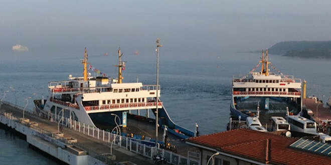 Gökçeada feribot seferleri fırtına nedeniyle iptal edildi