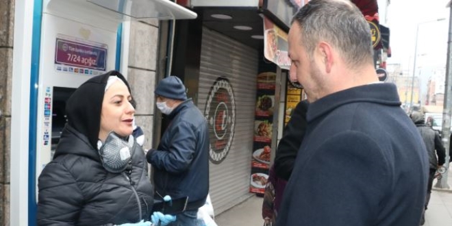 Belediye başkanı sokağa çıkan halkı böyle uyardı