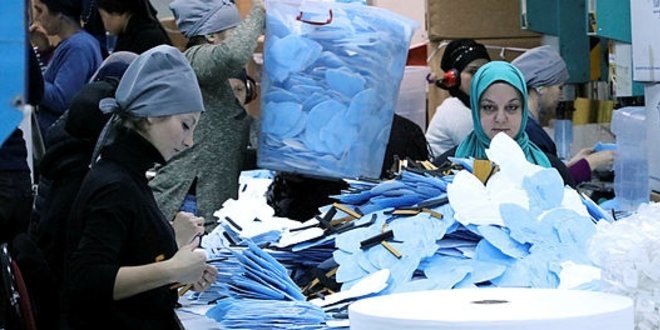 Sa�l�k �al��anlar�n�n maske ihtiyac�n� kar��l�yorlar