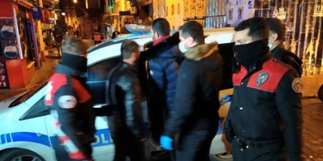 Beyo�lu'nda iki dernekte toplanan 20 ki�i g�zalt�na al�nd�