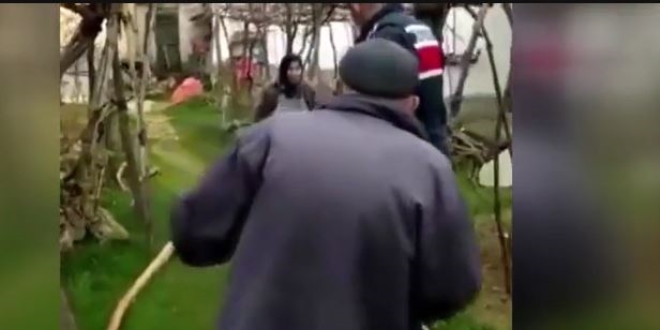 Yaşlı teyzenin jandarma ile diyaloğu duygulandırdı