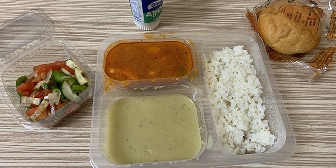 Gözetimi altındaki öğrenci, yurtlardaki konforu paylaştı