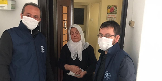 Maaşı evine teslim edilen yaşlı kadın: Oğlum bunun içinden harçlık alın
