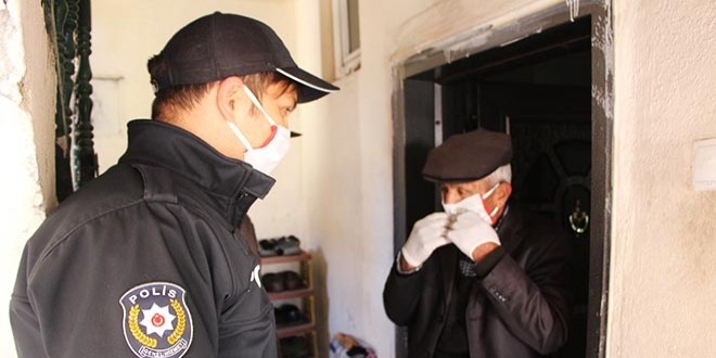65 yaşındaki kadını 'Vefa ekibi' hastaneye ulaştırdı