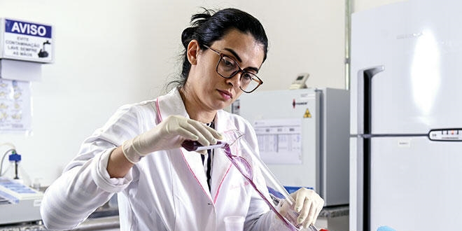 Tüm uyarılara rağmen özellerde, paralı 'korona' testi