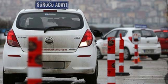 Ehliyet sınavları da 30 Nisan'a kadar iptal edildi