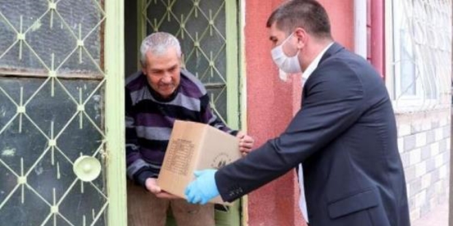 Burdur, Muğla ve Isparta'da 65 yaş üstü vatandaşlara yardımlar sürüyor
