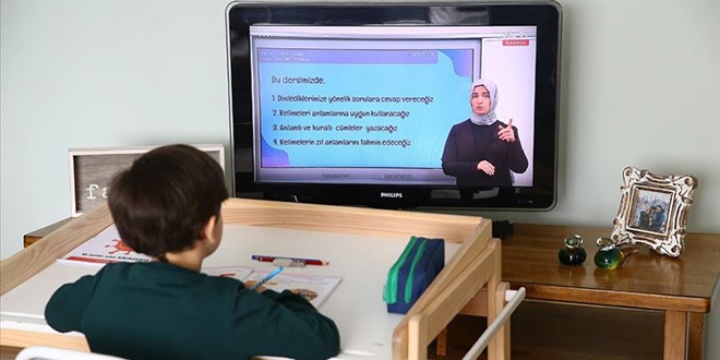 Uzaktan eğitim alan öğrencilere sağlıklı oturuş önerileri