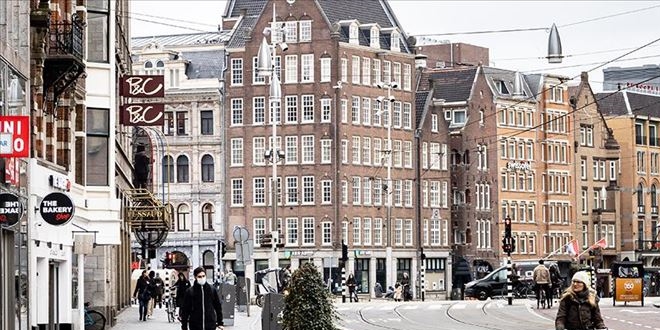 Hollanda Çin'den ithal ettiği maskelerin 600 binini toplatma kararı aldı